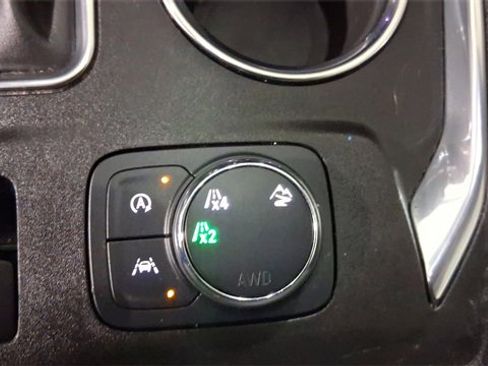 Used 2023 Chevrolet Traverse LT image 31