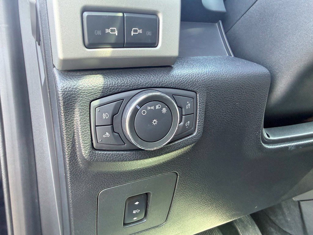 Used 2016 Ford F150 Lariat w/ Equipment Group 502A Luxury AWD/4WD image 29