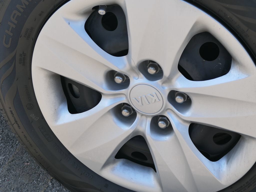 Used 2017 Kia Forte LX FWD image 9