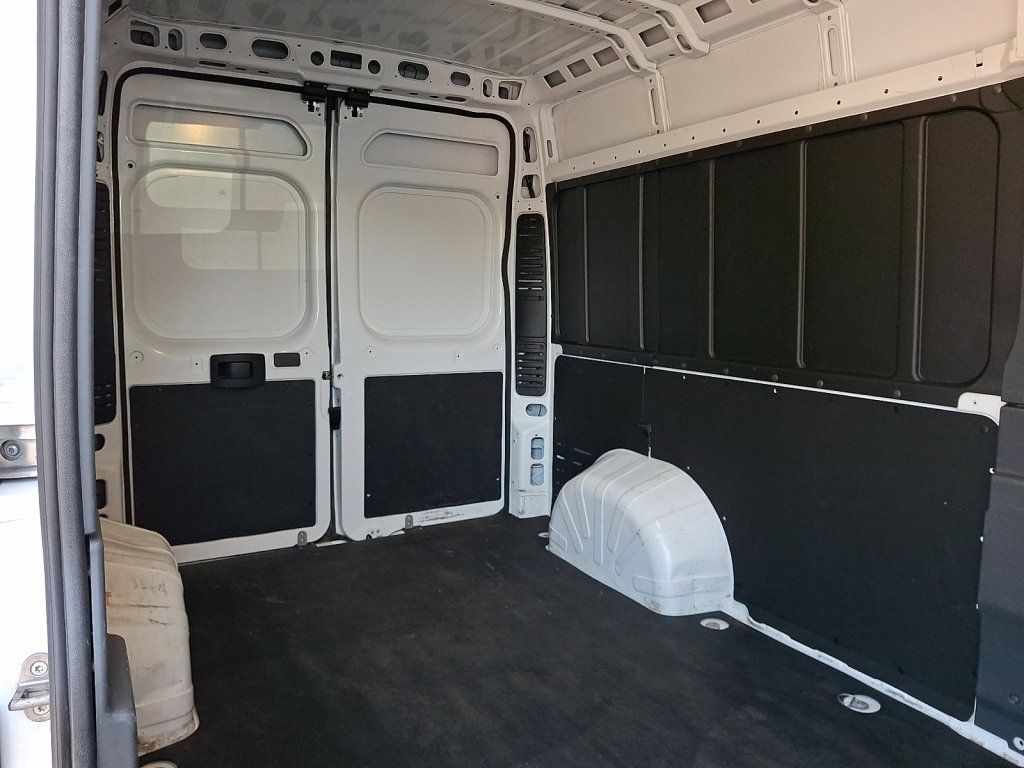 Used 2025 RAM ProMaster 2500 w/ Convenience Group FWD image 15
