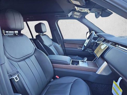 New 2025 Land Rover Range Rover SE image 10