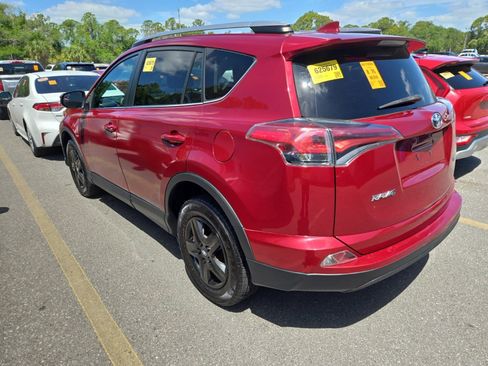 Used 2018 Toyota RAV4 LE image 2