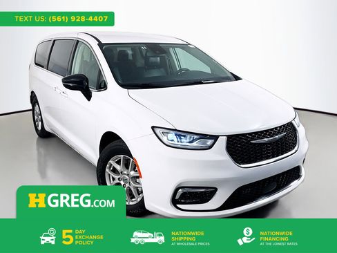 Used 2024 Chrysler Pacifica Touring-L image 1