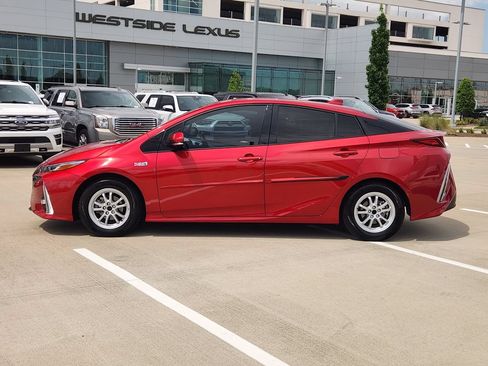Used 2017 Toyota Prius Prime Advanced FWD image 4