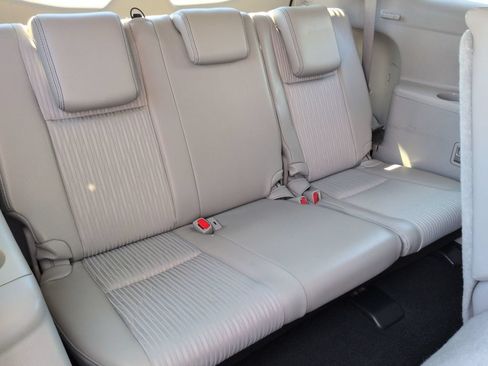 Used 2017 Toyota Highlander Plus AWD/4WD image 23