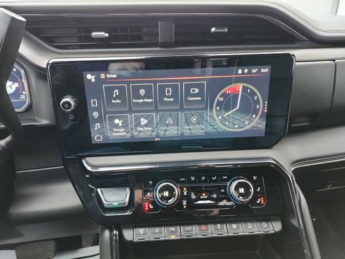 Used 2024 GMC Sierra 2500 AT4X image 13