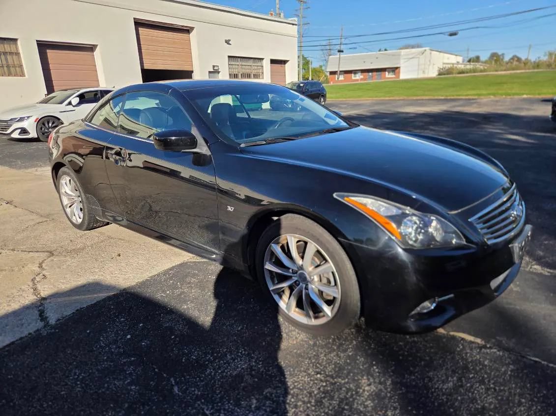 Used 2014 INFINITI Q60 Convertible w/ Premium Package RWD image 4