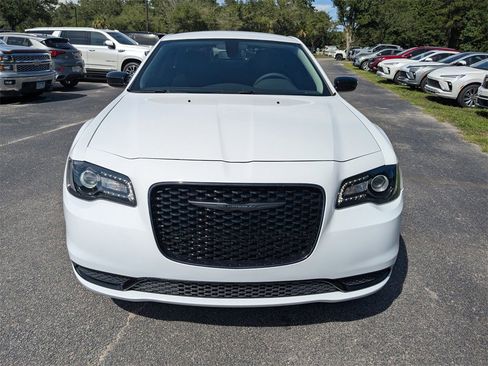Used 2023 Chrysler 300 Touring w/ Sport Appearance Package image 9