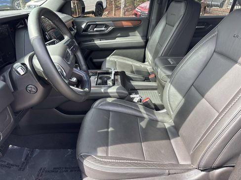 Certified 2025 GMC Yukon Denali image 16