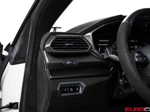 Used 2024 Lamborghini Urus Performante AWD/4WD image 34