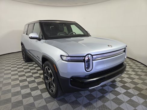 Used 2025 Rivian R1S Adventure AWD/4WD image 7