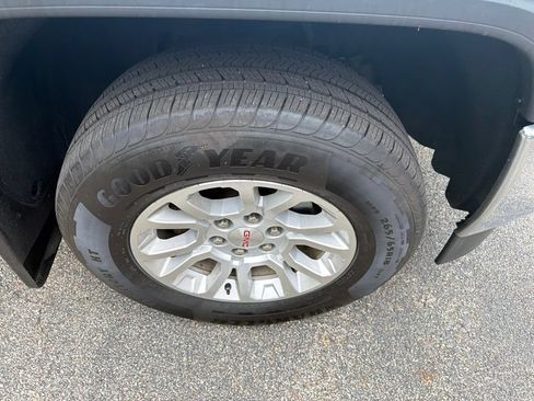 Used 2019 GMC Sierra 1500 SLE w/ SLE Value Package AWD/4WD image 9