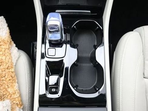 Used 2023 Volvo XC40 B4 Plus w/ Driver Assist Package image 10