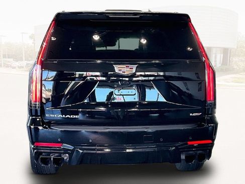 Used 2025 Cadillac Escalade V AWD/4WD image 5