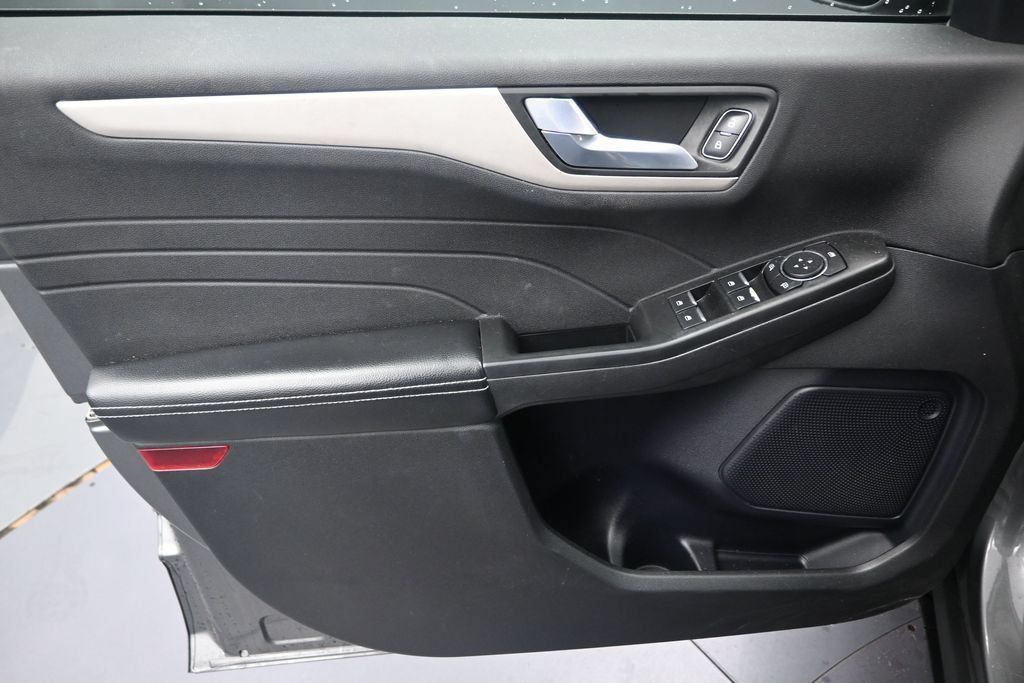 Used 2022 Ford Escape SEL FWD image 11