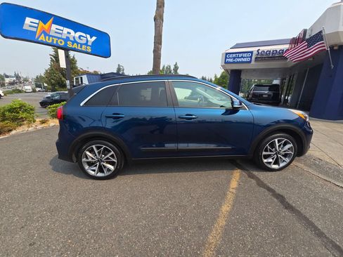 Used 2022 Kia Niro Touring Special Edition FWD image 8