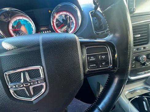 Used 2019 Dodge Grand Caravan SXT image 16