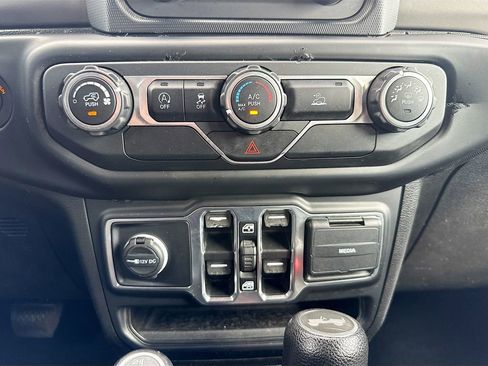 Used 2021 Jeep Wrangler Unlimited Sport image 17