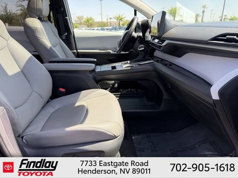 Certified 2026 Toyota Sienna XLE FWD image 15