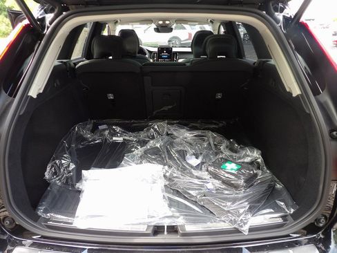 New 2026 Volvo XC60 B5 Plus w/ Protection Package Premier image 24