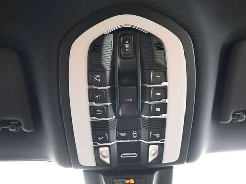 Certified 2026 Porsche Macan AWD/4WD image 25