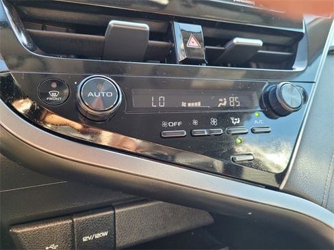 Used 2024 Toyota Camry SE image 18