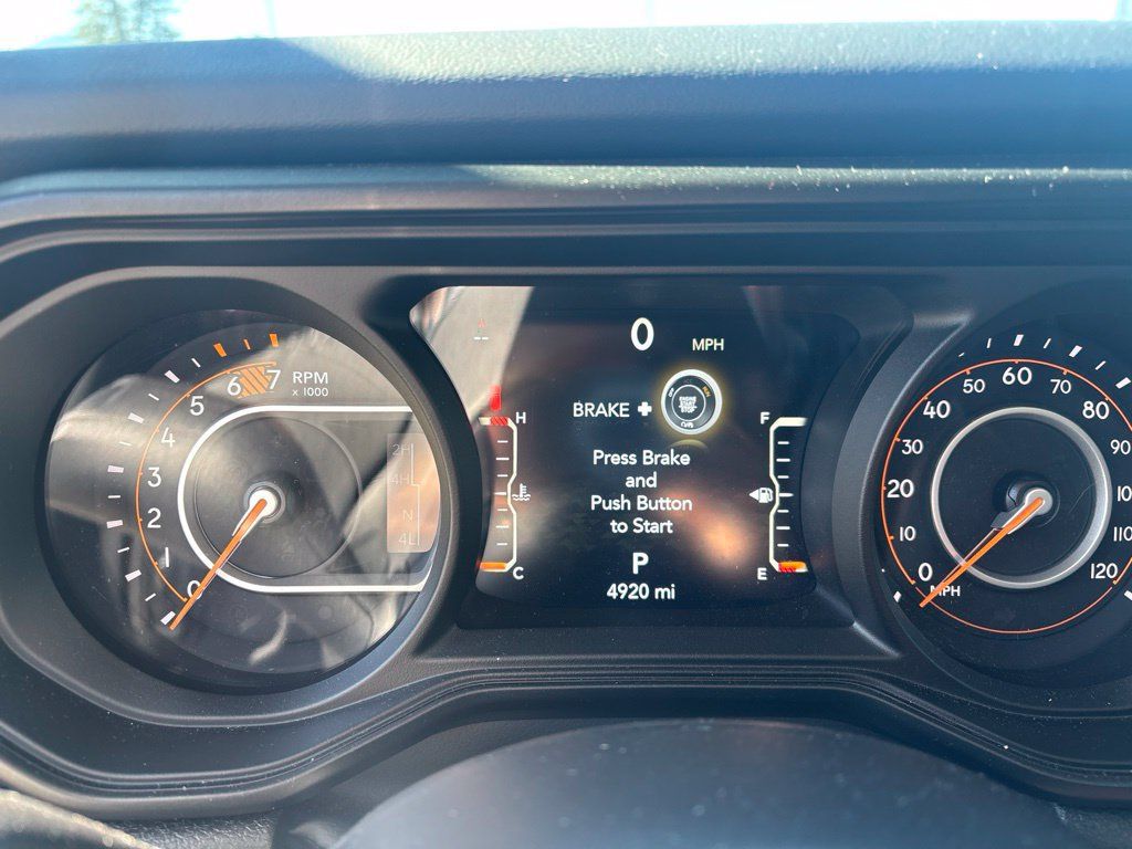 Used 2025 Jeep Wrangler Unlimited Sahara AWD/4WD image 14