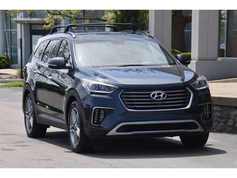 Used 2017 Hyundai Santa Fe SE image 2