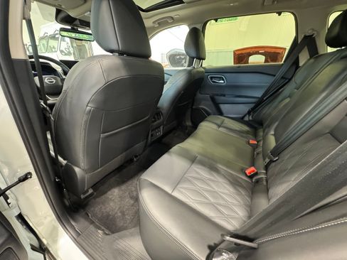 Used 2025 Nissan Rogue Platinum w/ Tech Package AWD/4WD image 10