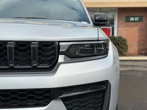 New 2026 Jeep Grand Cherokee L 4WD image 11