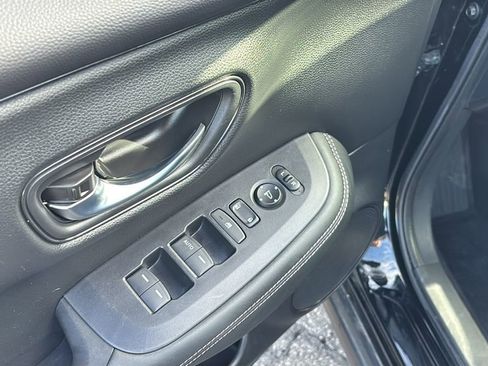 Used 2023 Honda HR-V LX image 14