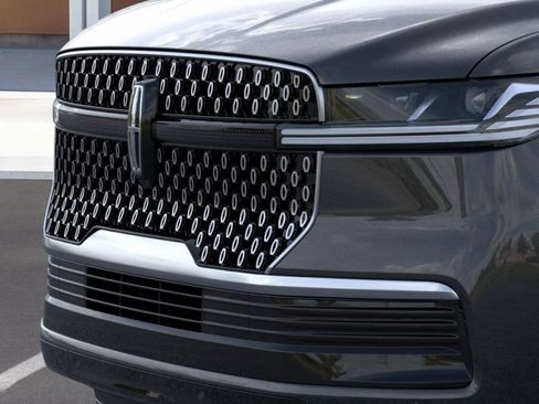 New 2026 Lincoln Navigator L Premier AWD/4WD image 39