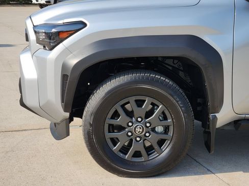 Used 2025 Toyota 4Runner SR5 AWD/4WD image 8