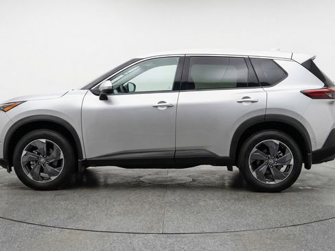 Used 2025 Nissan Rogue SV image 5