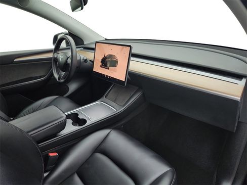 Used 2023 Tesla Model Y Long Range image 22