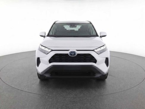 Used 2025 Toyota RAV4 XLE AWD/4WD image 2
