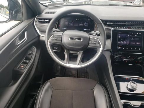 Used 2023 Jeep Grand Cherokee Altitude AWD/4WD image 17