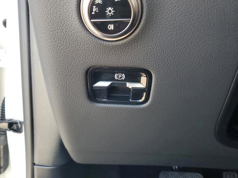 Used 2025 Mercedes-Benz GLC 300 image 35