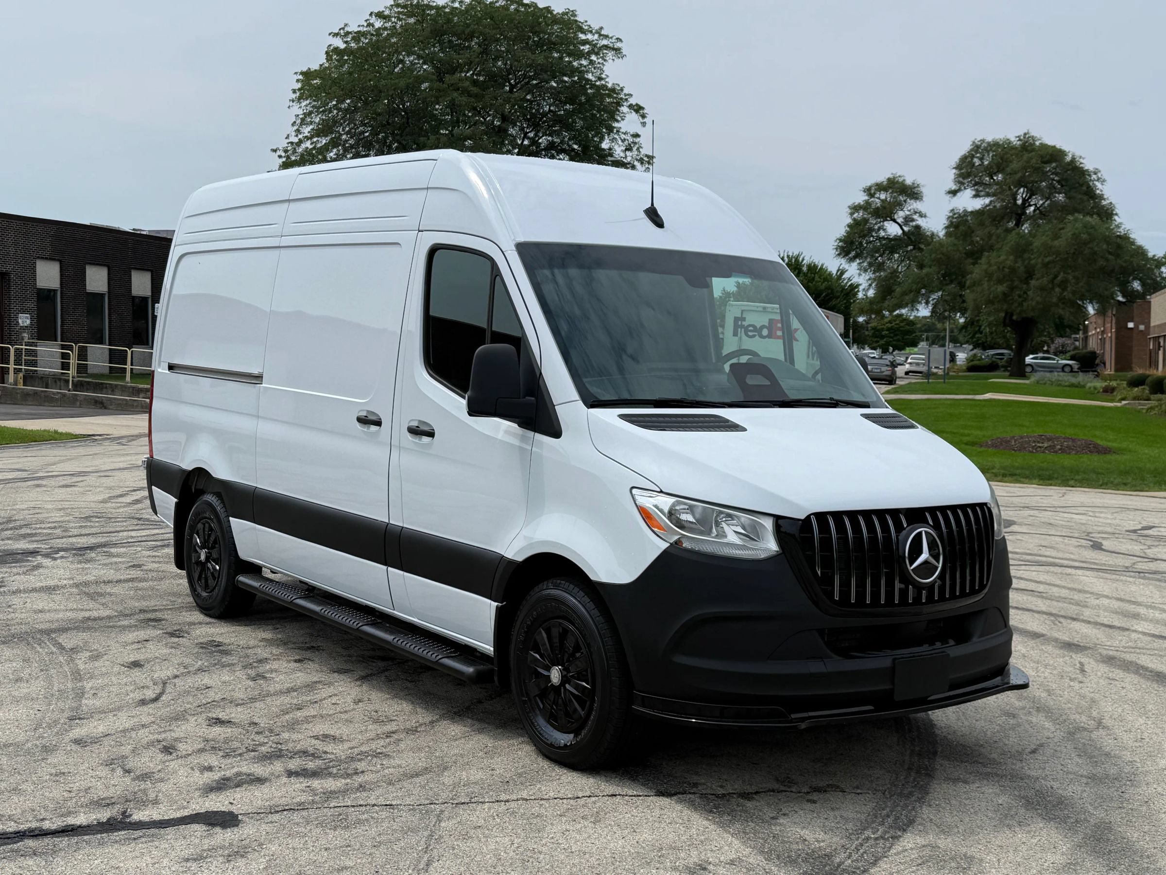 Used 2025 Mercedes-Benz Sprinter 2500 image 1