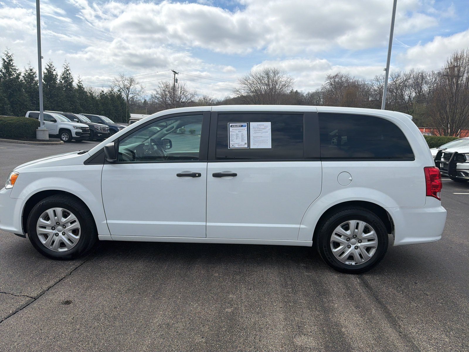 Used 2020 Dodge Grand Caravan SE FWD image 2