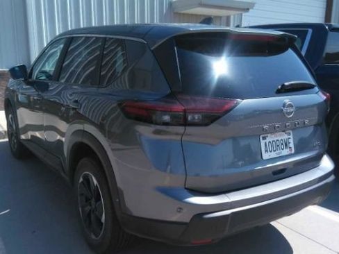 Used 2025 Nissan Rogue SV AWD/4WD image 10