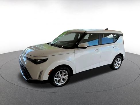 Used 2025 Kia Soul LX w/ LX Technology Package FWD image 12