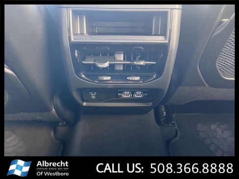 New 2025 Jeep Grand Cherokee Altitude image 19