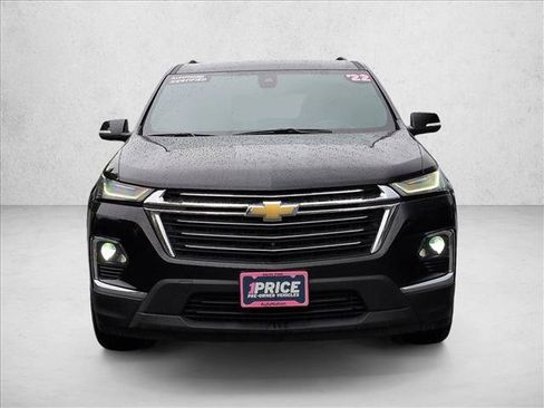 Used 2022 Chevrolet Traverse LT FWD image 2