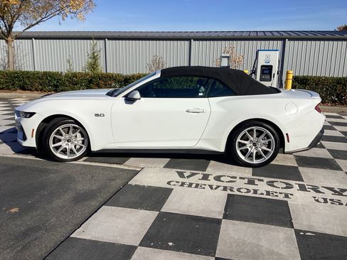 Used 2024 Ford Mustang GT Premium image 6