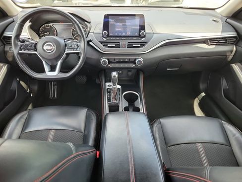 Used 2024 Nissan Altima 2.5 SR FWD image 11