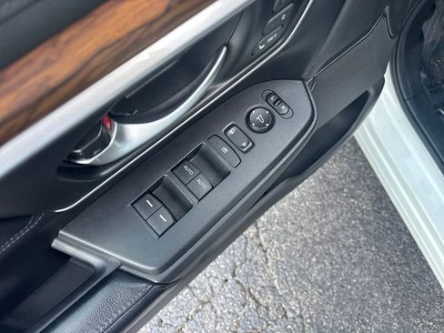 Used 2018 Honda CR-V Touring image 14