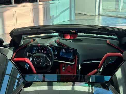 Used 2024 Chevrolet Corvette Stingray Preferred Conv w/ 2LT RWD image 18