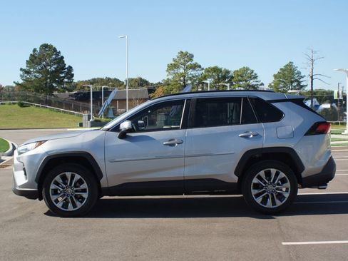 Used 2025 Toyota RAV4 XLE Premium image 13