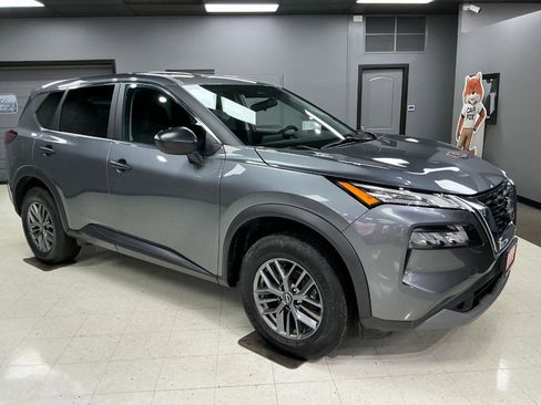 Used 2023 Nissan Rogue S image 2